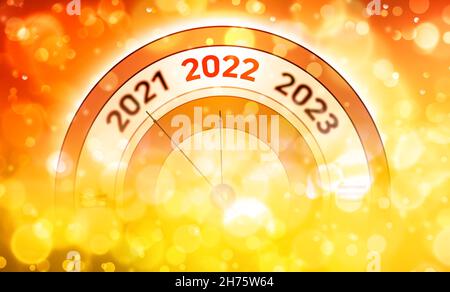 2022 Neujahrshintergrund mit selektiver Unschärfe-Beleuchtung und Uhr. Abstrakte bunte fröhliche neue Jahr Tapete Stockfoto