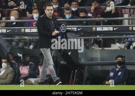 Barcelona, Spanien. 20th. November 2021. Barcelona, Spanien, 20th 2021. November: Xavi Hernandez (Coach FC Barcelona) während des LaLiga Santander-Spiels zwischen Barcelona und Espanyol im Camp Nou-Stadion in Barcelona, Spanien. Rafa Huerta/SPP Credit: SPP Sport Press Photo. /Alamy Live News Stockfoto