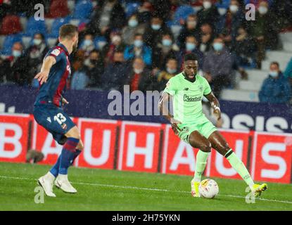 Inaki Williams von Athletic während des Fußballspiels der spanischen Liga zwischen Levante UD und Athletic Club Bilbao am 19. November 2021 im Ciutat de Valencia Stadion in Valencia, Spanien - Foto: Ivan Terron/DPPI/LiveMedia Stockfoto