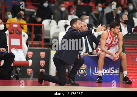 Couach ADRIANO VERTEMATI OpenJobMetis Varese während des LBA Italien Championship Matches zwischen Openjobmetis Varese und Bertram Derthona Tortona, in Varese, Italien, am 20. November 2021. Stockfoto