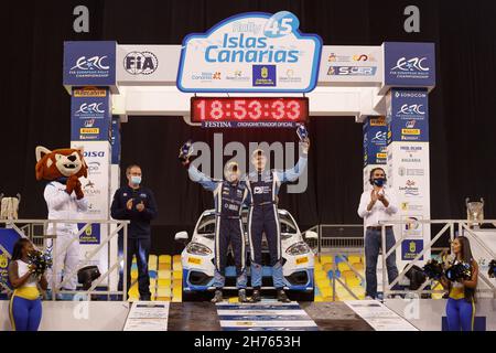 32 Loof Nick (DEU), Magalhaes Hugo (PRT), Ford Fiesta Rally4, Nick Loof, Podium, Während der FIA ERC Rally Islas Canarias 2021, 8th Runde der FIA European Rally Championship 2021, vom 18. Bis 20. November 2021 in Las Palmas de Gran Canaria, Spanien - Foto: Gregory Lenormand/DPPI/LiveMedia Stockfoto