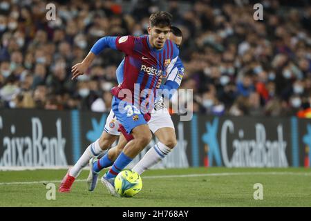 Barcelona, Spanien. 20th. November 2021. Barcelona, Spanien, November 20th 2021: ABDe Ezzalzouli (33 Barcelona) während des LaLiga Santander-Spiels zwischen Barcelona und Espanyol im Camp Nou-Stadion in Barcelona, Spanien. Rafa Huerta/SPP Credit: SPP Sport Press Photo. /Alamy Live News Stockfoto