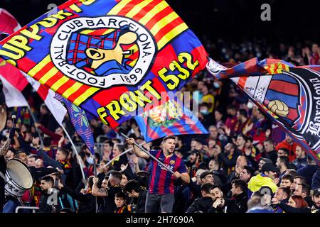 Barcelona, Spanien. 20th. November 2021. Unterstützer beim La Liga Spiel zwischen FC Barcelona und RCD Espanyol im Camp Nou Stadion in Barcelona, Spanien. Quelle: Christian Bertrand/Alamy Live News Stockfoto