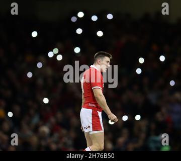 Cardiff, Großbritannien. 20th. November 2021. Josh Adams aus Wales schaut zu. Rugby Herbst Nationen Serie Spiel, Wales gegen Australien im Fürstentum Stadion in Cardiff am Samstag 20th November 2021. PIC von Andrew Orchard/Andrew Orchard Sport Fotografie/ Alamy Live News Kredit: Andrew Orchard Sport Fotografie/Alamy Live Nachrichten Stockfoto