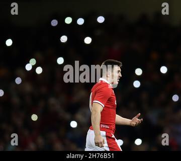 Cardiff, Großbritannien. 20th. November 2021. Josh Adams aus Wales schaut zu. Rugby Herbst Nationen Serie Spiel, Wales gegen Australien im Fürstentum Stadion in Cardiff am Samstag 20th November 2021. PIC von Andrew Orchard/Andrew Orchard Sport Fotografie/ Alamy Live News Kredit: Andrew Orchard Sport Fotografie/Alamy Live Nachrichten Stockfoto