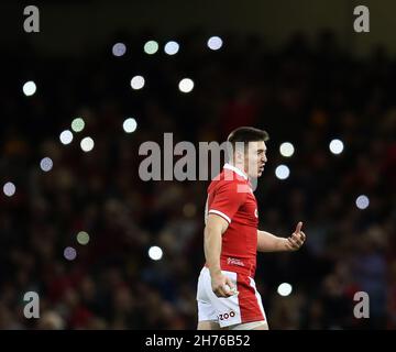 Cardiff, Großbritannien. 20th. November 2021. Josh Adams aus Wales schaut zu. Rugby Herbst Nationen Serie Spiel, Wales gegen Australien im Fürstentum Stadion in Cardiff am Samstag 20th November 2021. PIC von Andrew Orchard/Andrew Orchard Sport Fotografie/ Alamy Live News Kredit: Andrew Orchard Sport Fotografie/Alamy Live Nachrichten Stockfoto