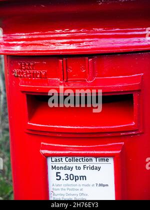 Postboxen oder Pillar Boxes basierten auf einer Idee des Schriftstellers Anthony Trollope und Rowland Hill, Briefe vertraulich und sicher zu vermitteln Stockfoto