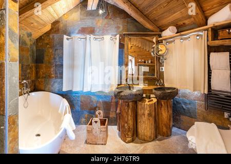 HAUTE-SAVOIE (74), MANIGOD, COL DE LA CROIX FRY, RELAIS & CHATEAUX, LA MAISON DES BOIS - MARC VEYRAT, LUXUSHOTEL UND GOURMET-RESTAURANT IN DER MOUNT Stockfoto