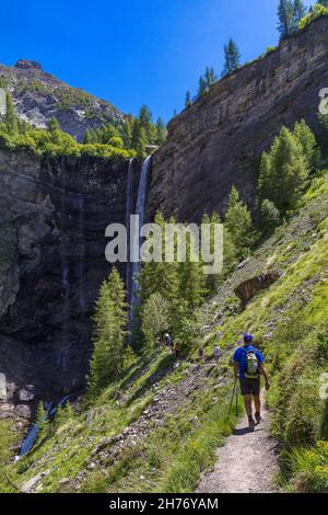 HAUTES-ALPES (05), ECRINS, NATIONALPARK, CHAMPSAUR-TAL, TAL VON CHAMPOLEON, PISSE-WASSERFALL Stockfoto