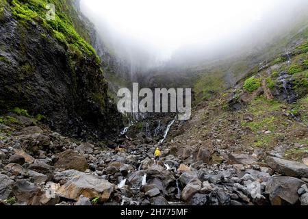 Wanderweg zum Wasserfall Ribeira grande. Flores, Azoren, Portugal Stockfoto