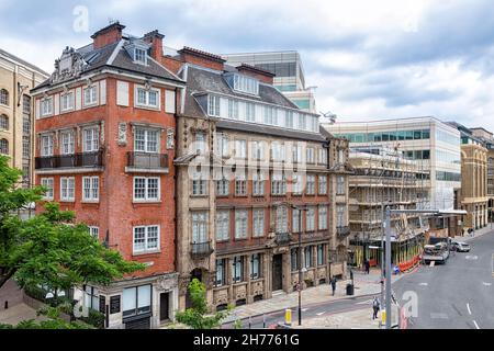 LONDON, Großbritannien - 14. JULI 2021: Außenansicht der Vorderfassade des London Bridge Hospital in der Tooley Street in Southwark Stockfoto