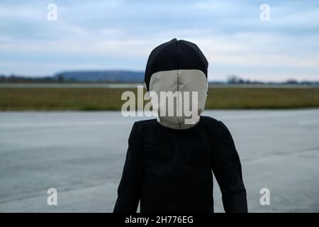 Das Kind Fußgänger weichen Ziel auf dem Prüfstand. Wird zum Testen der autonomen Notbremsung verwendet Stockfoto