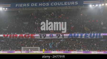 LE VIRAGE AUTEUIL feiert ihr 30th-jähriges Jubiläum mit der Eisspielung der französischen Fußballmeisterschaft Ligue 1 Uber Eats zwischen Paris Saint Germain und dem FC Nantes im Stadion Parc des Princes -Paris- Frankreich, am 20. November, Foto von Loic Baratoux/ABACAPRESS Stockfoto