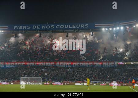 LE VIRAGE AUTEUIL feiert ihr 30th-jähriges Jubiläum mit der Eisspielung der französischen Fußballmeisterschaft Ligue 1 Uber Eats zwischen Paris Saint Germain und dem FC Nantes im Stadion Parc des Princes -Paris- Frankreich, am 20. November, Foto von Loic Baratoux/ABACAPRESS Stockfoto