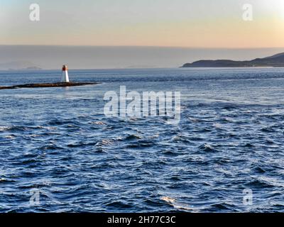 Leuchtturm in der Ferne, Isle of Mull, Schottland. Hochwertige Fotos Stockfoto