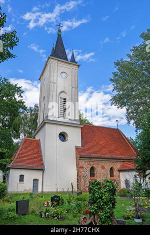 Dorfkirche Stralau in Berlin Friedrichshainthe, die älteste Kirche (1464) in Friedrichshain und das letzte erhaltene Gebäude im alten Dorf Stockfoto