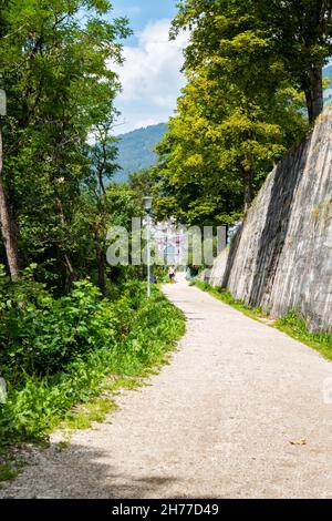 Blick auf das Bergdorf St. Christina in Gröden und die umliegenden Dolomiten Stockfoto