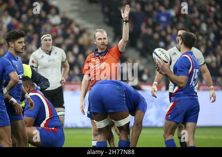 Schiedsrichter Wayne Barnes aus England während der Herbstnationen-Serie 2021, Rugby-Union-Testspiel zwischen Frankreich und Neuseeland (All Blacks) am 20. November 2021 im Stade de France in Saint-Denis bei Paris, Frankreich - Foto: Jean Catuffe/DPPI/LiveMedia Stockfoto