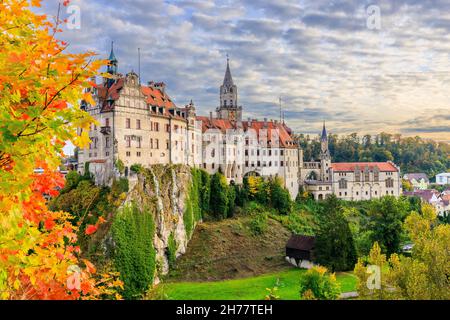 Schloss Sigmaringen am Ufer der Donau in Baden-Württemberg, Deutschland. Stockfoto