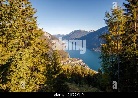 Festung Hohensalzburg Schloss Innenhof in Richtung der hohe Bestand und St. Georg Kapelle in Salzburg, Österreich Stockfoto