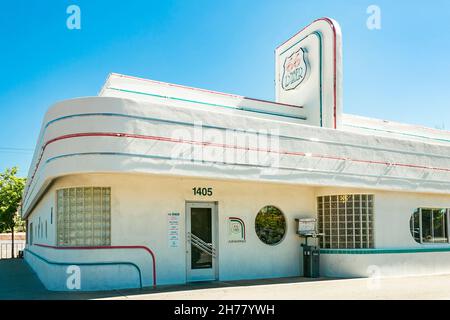 Art Deco Streamline moderne Diner ehemalige Phillips 66 Tankstelle an der historischen Route 66, 1405 Central Avenue Northeast, Albuquerque, NM, Stockfoto