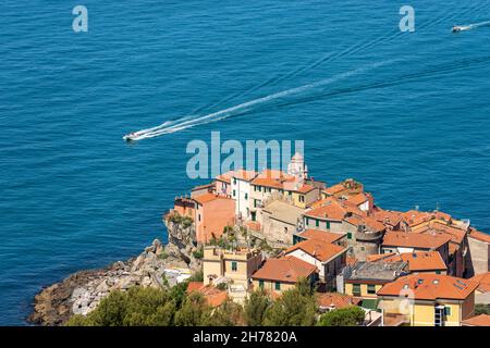 Luftaufnahme von Tellaro, altes und kleines Dorf in der Nähe von Lerici, im Golf von La Spezia (Golfo dei Poeti) Ligurien, Italien, Europa Stockfoto