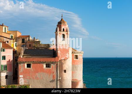 Kirche des heiligen Georg (San Giorgio) von Tellaro, altes kleines Dorf in der Nähe von Lerici, La Spezia, Ligurien, Italien, Europa Stockfoto