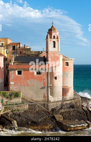 Kirche des heiligen Georg (San Giorgio) von Tellaro, altes kleines Dorf in der Nähe von Lerici, La Spezia, Ligurien, Italien, Europa Stockfoto