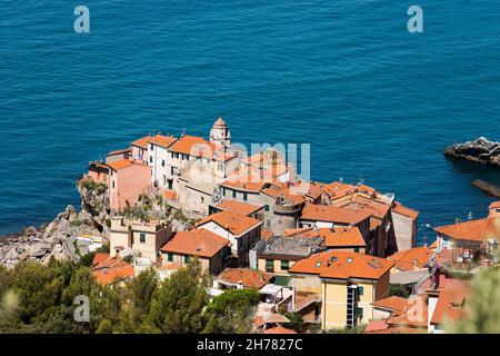 Luftaufnahme von Tellaro, altes und kleines Dorf in der Nähe von Lerici, La Spezia im Golfo dei Poeti (Golf der Dichter oder Golf von La Spezia) Italien Stockfoto