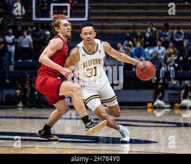 November 18 2021 Berkeley, CA U.S.A. der kalifornische Wärter Jordan Shepherd (31) bringt den Ball während des NCAA Männer Basketballspiels zwischen Southern Utah Thunderbirds und den California Golden Bears auf den Platz. Kalifornien gewann in doppelter Überstunden 75-68 im Hass Pavilion Berkeley Calif. Thurman James / CSM Stockfoto