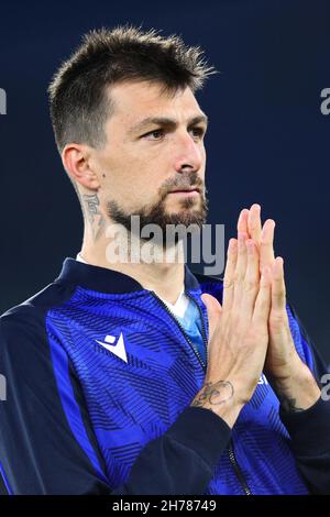 Francesco Acerbi von Lazio Gesten während der italienischen Meisterschaft Serie A Fußballspiel zwischen SS Lazio und FC Juventus am 20. November 2021 im Stadio Olimpico in Rom, Italien - Foto: Federico Proietti/DPPI/LiveMedia Stockfoto