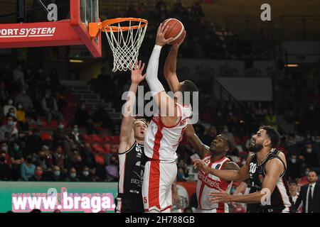 5 Alessandro Gentile OpenJobMetis Varese während des LBA Italien Championship Matches zwischen Openjobmetis Varese und Bertram Dartona in Varese, Italien, am 20. November 2021. Quelle: Fabio Averna/Alamy Live News Stockfoto