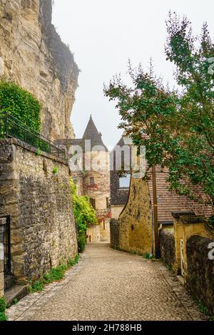 La Roque-Gageac Architektur, von oben. Die Dordogne. Frankreich. Oktober 2021 Stockfoto