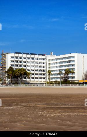 Vista de las playas de la Provincia de Cádiz, apartamentos en el Puerto de Santa María Stockfoto