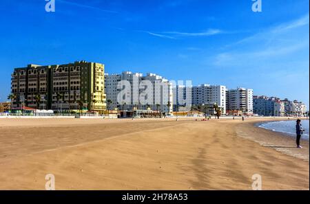 Vista de las playas de la Provincia de Cádiz, vista del puente de la Constitución de Cadiz y de Puerto real desde el Puerto de Santa María Stockfoto