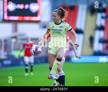 Leigh, Großbritannien. 21st. November 2021. Leigh, England, 21st 2021. November: Lia Walti (13 Arsenal) während des Fußballspiels der FA Womens Super League zwischen Manchester Utd und Arsenal im Leigh Sports Village Richard Callis/SPP Credit: SPP Sport Press Photo. /Alamy Live News Stockfoto