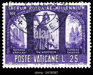 MOSKAU, RUSSLAND - 25. OKTOBER 2021: Die im Vatikan gedruckte Briefmarke zeigt den Heiligen Adalberto, die tausendjährige katholische Polen-Serie, um 1966 Stockfoto