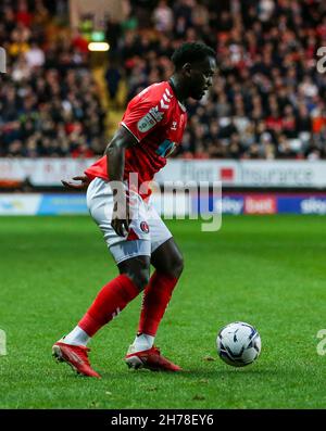 Charlton Athletic's Diallang Jaiyesimi in Aktion während des Spiels während der Sky Bet League One im Valley, London. Bilddatum: Samstag, 20. November 2021. Stockfoto