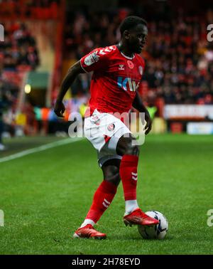 Charlton Athletic's Diallang Jaiyesimi in Aktion während des Spiels während der Sky Bet League One im Valley, London. Bilddatum: Samstag, 20. November 2021. Stockfoto