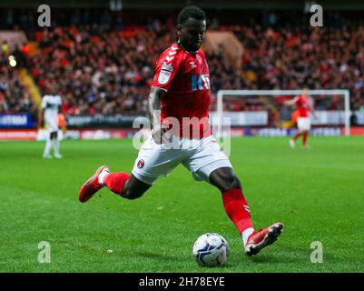 Charlton Athletic's Diallang Jaiyesimi in Aktion während des Spiels während der Sky Bet League One im Valley, London. Bilddatum: Samstag, 20. November 2021. Stockfoto