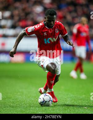 Charlton Athletic's Diallang Jaiyesimi in Aktion während des Spiels während der Sky Bet League One im Valley, London. Bilddatum: Samstag, 20. November 2021. Stockfoto