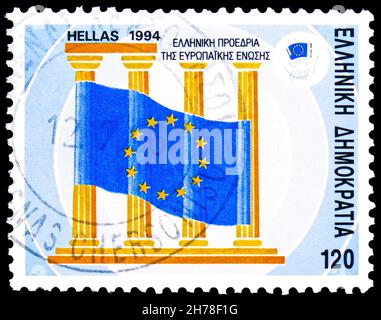 MOSKAU, RUSSLAND - 25. OKTOBER 2021: In Griechenland gedruckte Briefmarke zeigt hellenische Präsidentschaft - dorische Orderspalten, griechische Präsidentschaft der EU-Serie Stockfoto