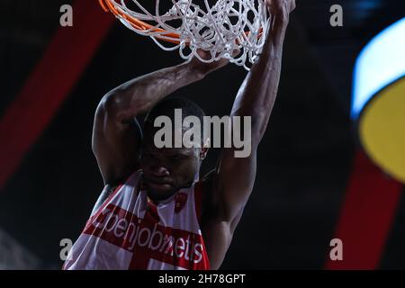 Jalen Jones #22 von Pallacanestro Varese OpenJobMetis in Aktion während des italienischen Basketball LBA Lega Basket Ein 2021/22-Spiel in der regulären Saison zwischen OpenJobMetis Varese und Bertram Darthona Basket Tortona in der Enerxenia Arena, Varese, Italien am 20. November 2021 Stockfoto