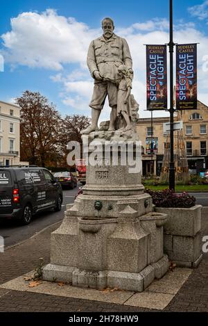 Statue von König Edward VII. In Cheltenham Gloucestershire, Großbritannien am 16. November 2021 Stockfoto