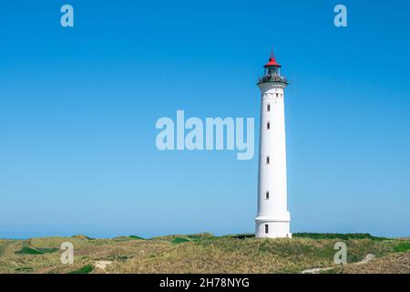 Leuchtturm an der dänischen Küste namens Lyngvig Fyr. Hochwertige Fotos Stockfoto