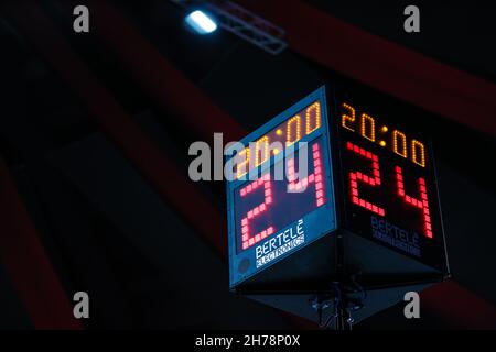 Blick auf die Enerxenia Arena während des italienischen Basketballs LBA Lega Basket Ein Spiel der regulären Saison 2021/22 zwischen OpenJobMetis Varese und Bertram Darth Stockfoto