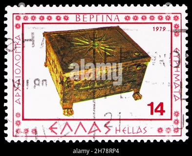 MOSKAU, RUSSLAND - 25. OKTOBER 2021: Die in Griechenland gedruckte Briefmarke zeigt Verghina - Goldene Schrein, archäologische Funde aus der Vergina-Serie, um 197 Stockfoto