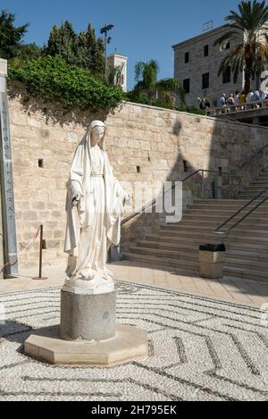 Israel, Nazareth, der Garten der Basilika der Verkündigung, Statue der Madonna Stockfoto