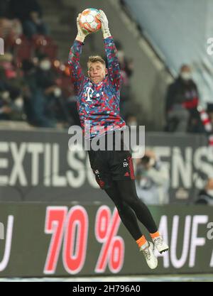 firo: Fußball: Fußball: 19.11.2021 1st Bundesliga, Spieltag Saison 2021/2022 12th, FC Augsburg - FC Bayern Mvºnchen 2: 1, Manuel Neuer, FC Bayern Mvºnchen, FCB, Bayern, FC Bayern, ganze Figur, Stockfoto