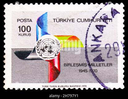MOSKAU, RUSSLAND - 25. OKTOBER 2021: In der Türkei gedruckte Briefmarke zeigt UNO, UN (United Nations), 25th Anniversary Serie, um 1970 Stockfoto
